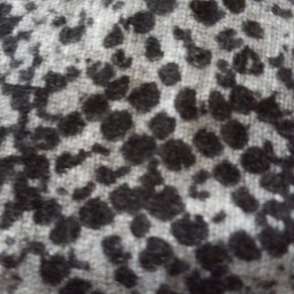 C By Bloomingdales 100% 2 Ply Cashmere Sweater - Picture 7 of 11